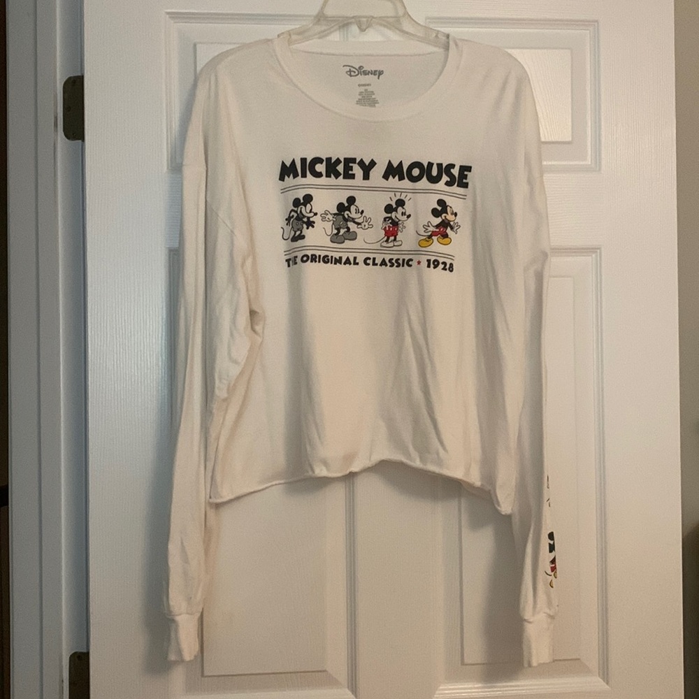White, long sleeve Disney crop top shirt. Size 2XL. Cotton.